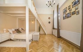 Vintage Apartment